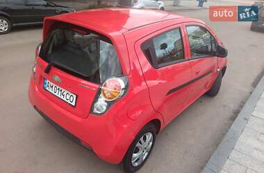 Хэтчбек Chevrolet Spark 2010 в 