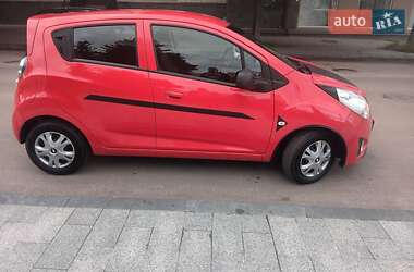 Хэтчбек Chevrolet Spark 2010 в 