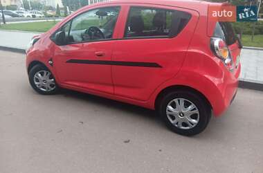 Хэтчбек Chevrolet Spark 2010 в 