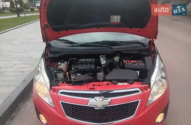 Хэтчбек Chevrolet Spark 2010 в 