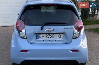 Хэтчбек Chevrolet Spark 2015 в 