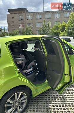 Хэтчбек Chevrolet Spark 2015 в 