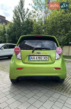Хэтчбек Chevrolet Spark 2015 в 