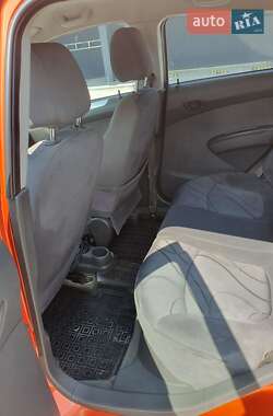 Хэтчбек Chevrolet Spark 2010 в 