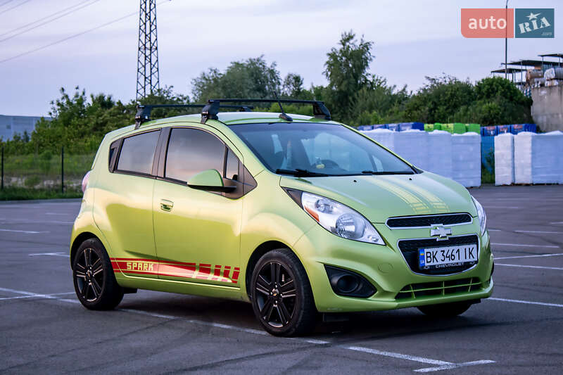 Хэтчбек Chevrolet Spark 2012 в Ровно