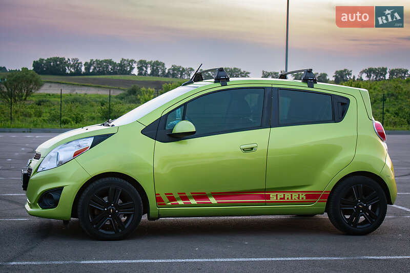 Хэтчбек Chevrolet Spark 2012 в Ровно