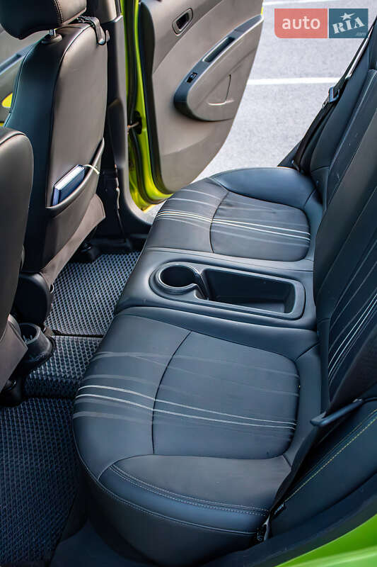 Хэтчбек Chevrolet Spark 2012 в Ровно
