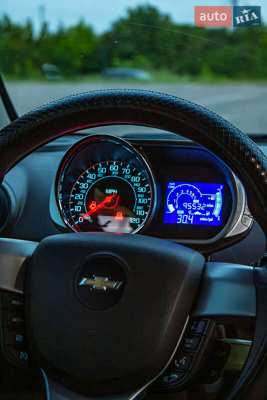 Хэтчбек Chevrolet Spark 2012 в Ровно