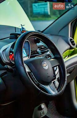 Хэтчбек Chevrolet Spark 2012 в 