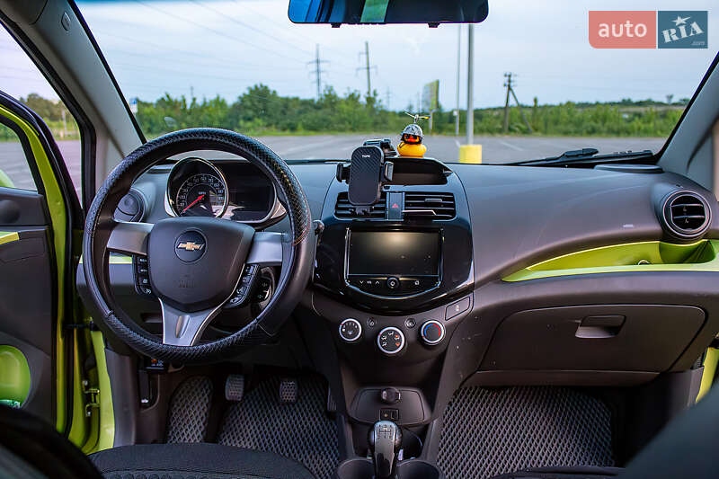 Хэтчбек Chevrolet Spark 2012 в Ровно