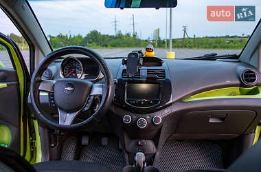 Хэтчбек Chevrolet Spark 2012 в 