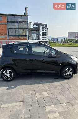 Хэтчбек Chevrolet Spark 2012 в 
