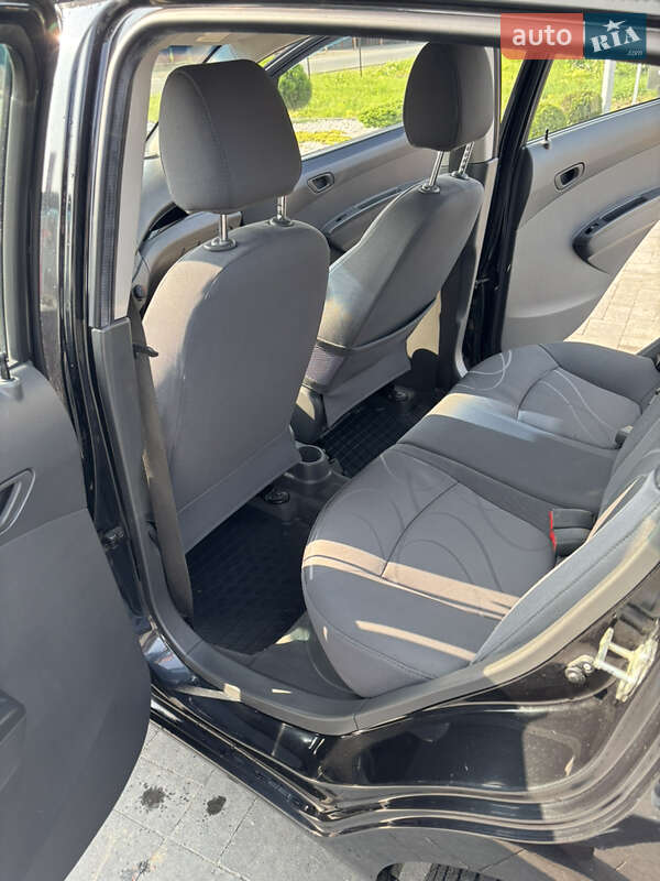 Хетчбек Chevrolet Spark 2012 в Хусті