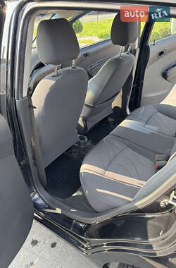 Хэтчбек Chevrolet Spark 2012 в 