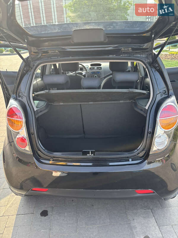 Хетчбек Chevrolet Spark 2012 в Хусті