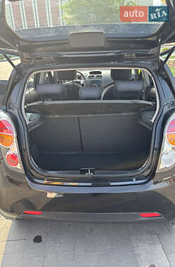 Хэтчбек Chevrolet Spark 2012 в 