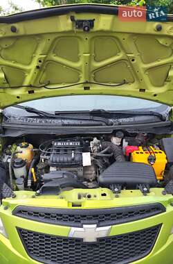 Хэтчбек Chevrolet Spark 2011 в 