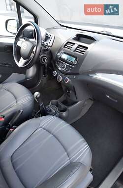 Хэтчбек Chevrolet Spark 2012 в 