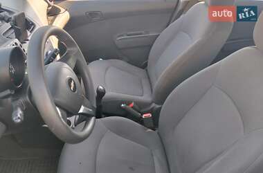 Хэтчбек Chevrolet Spark 2010 в 