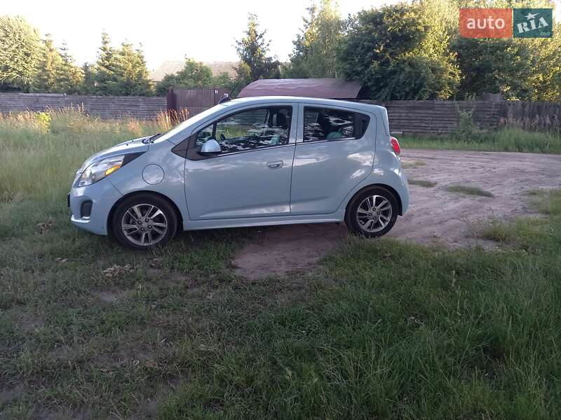 Хэтчбек Chevrolet Spark 2016 в Киеве