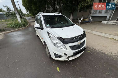 Хэтчбек Chevrolet Spark 2010 в 