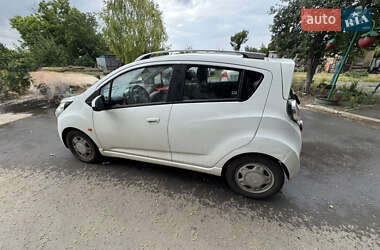 Хэтчбек Chevrolet Spark 2010 в 