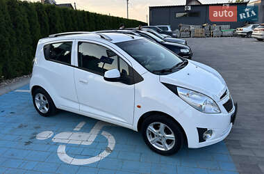 Хэтчбек Chevrolet Spark 2011 в 