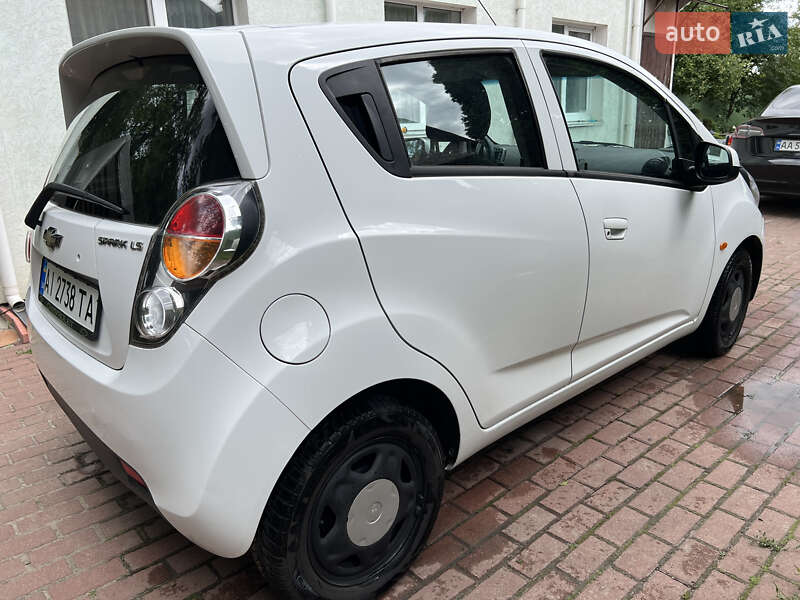 Хэтчбек Chevrolet Spark 2010 в Броварах