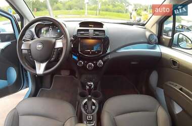 Хэтчбек Chevrolet Spark 2015 в 