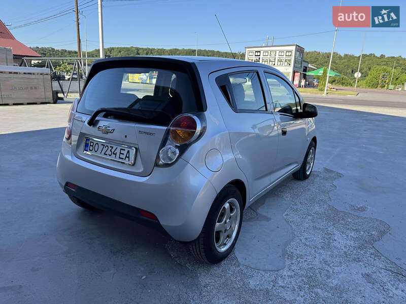 Хэтчбек Chevrolet Spark 2011 в Тернополе