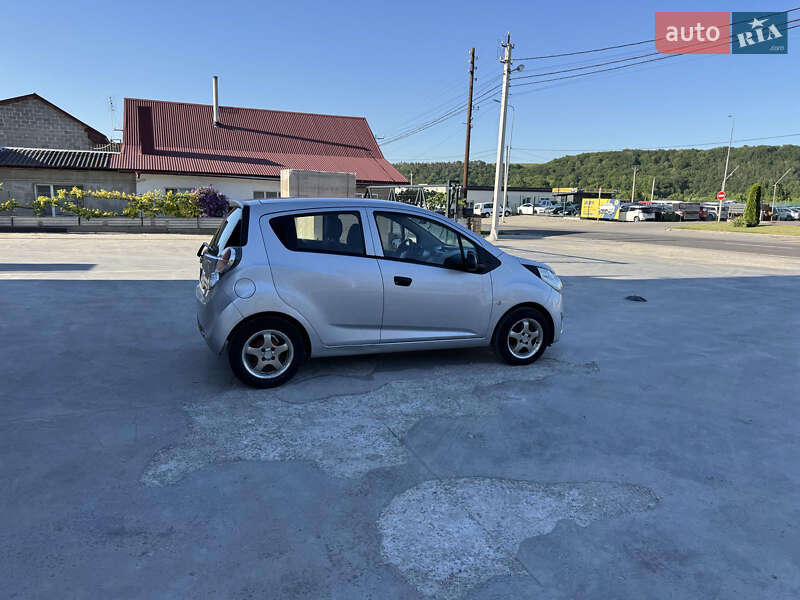 Хэтчбек Chevrolet Spark 2011 в Тернополе