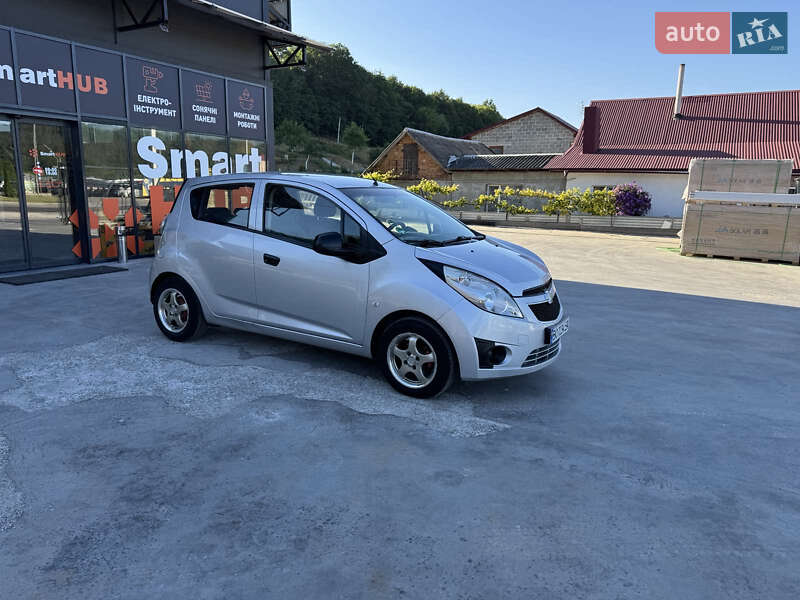 Хэтчбек Chevrolet Spark 2011 в Тернополе