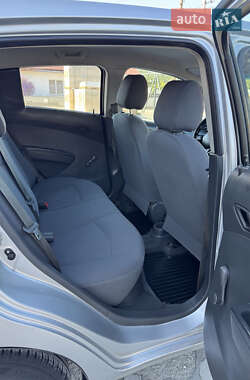 Хэтчбек Chevrolet Spark 2011 в 