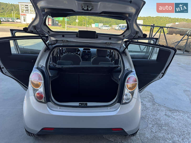 Хэтчбек Chevrolet Spark 2011 в Тернополе