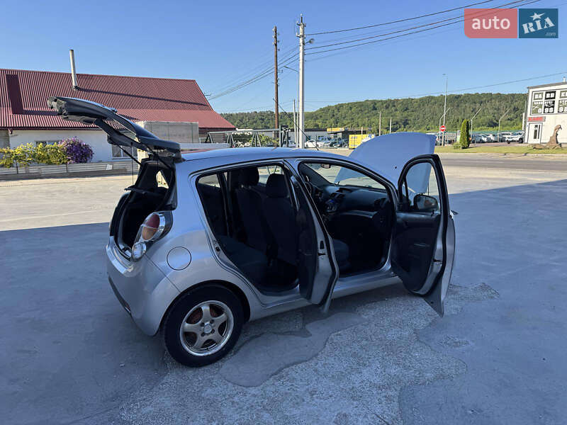Хэтчбек Chevrolet Spark 2011 в Тернополе