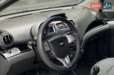 Хетчбек Chevrolet Spark 2011 в 