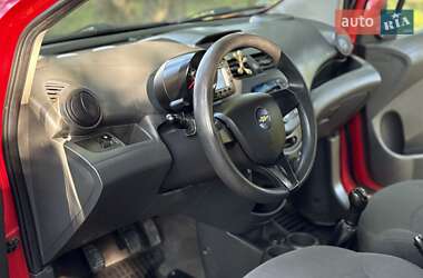 Хетчбек Chevrolet Spark 2011 в 
