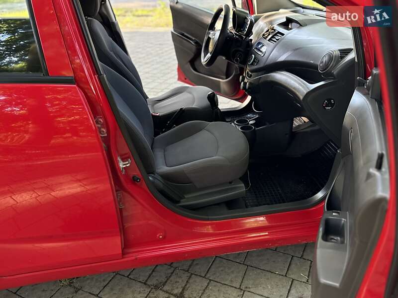 Хэтчбек Chevrolet Spark 2011 в Львове
