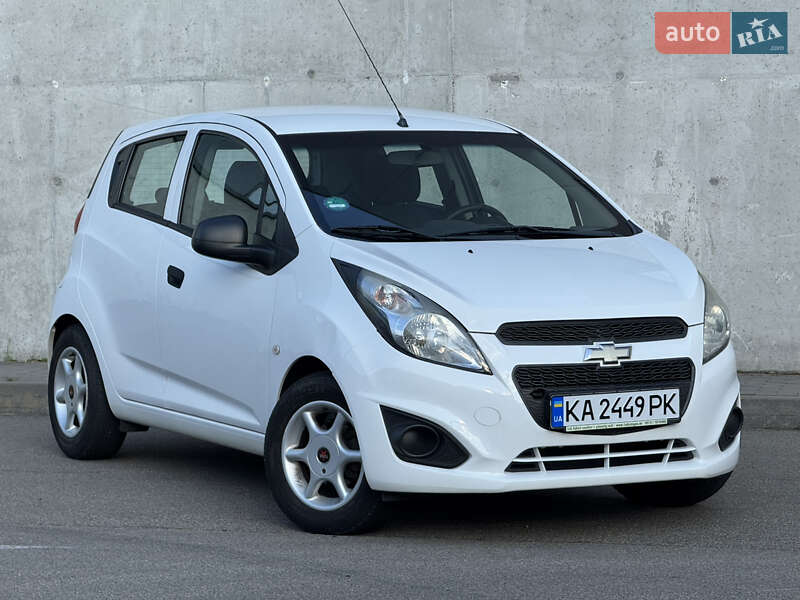 Хетчбек Chevrolet Spark 2014 в Києві