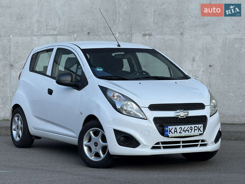 Хетчбек Chevrolet Spark 2014 в Києві