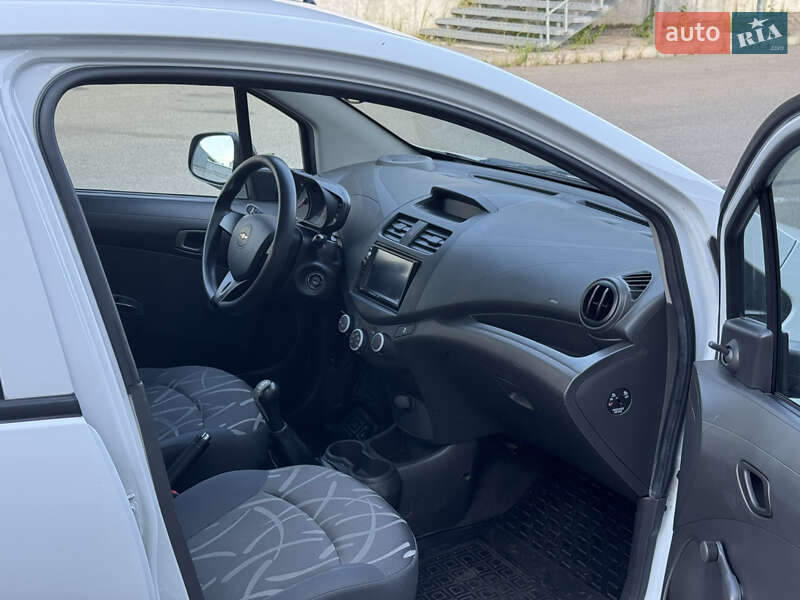 Хетчбек Chevrolet Spark 2014 в Києві
