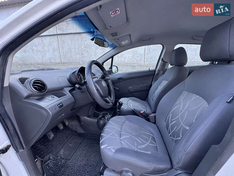 Хетчбек Chevrolet Spark 2014 в Києві