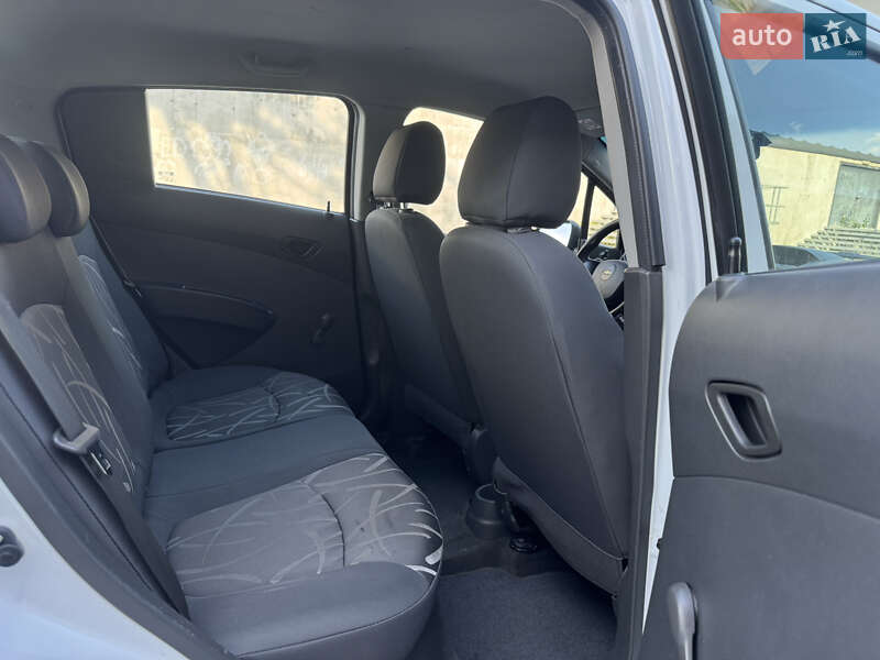 Хетчбек Chevrolet Spark 2014 в Києві