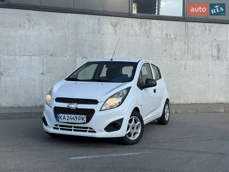 Хэтчбек Chevrolet Spark 2014 в Киеве