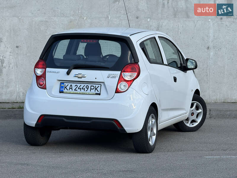 Хэтчбек Chevrolet Spark 2014 в Киеве