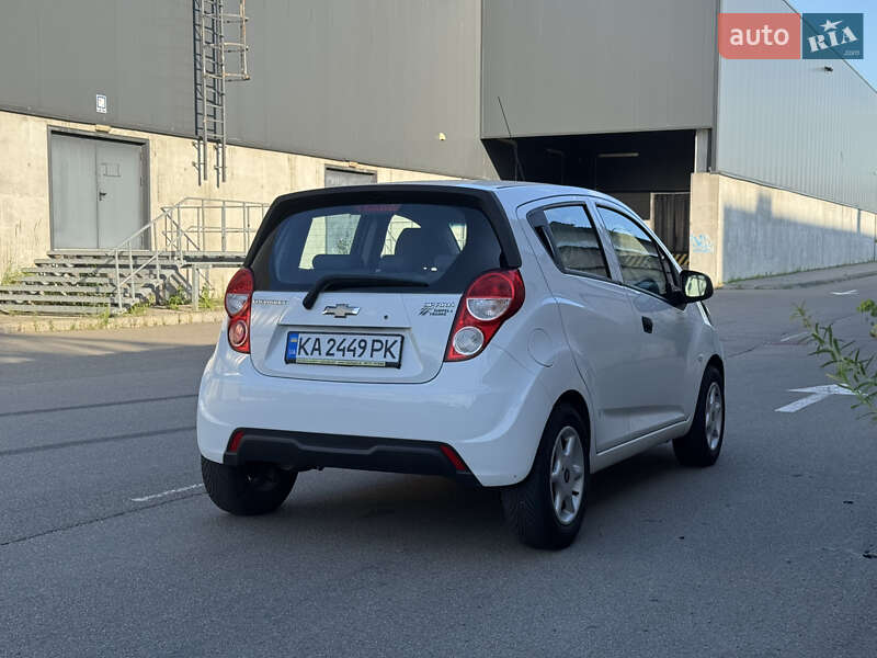 Хэтчбек Chevrolet Spark 2014 в Киеве
