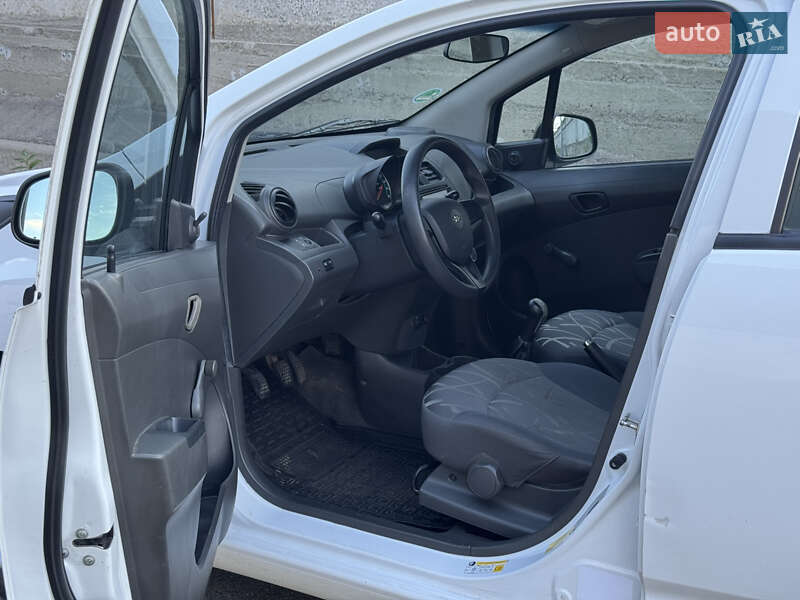 Хэтчбек Chevrolet Spark 2014 в Киеве