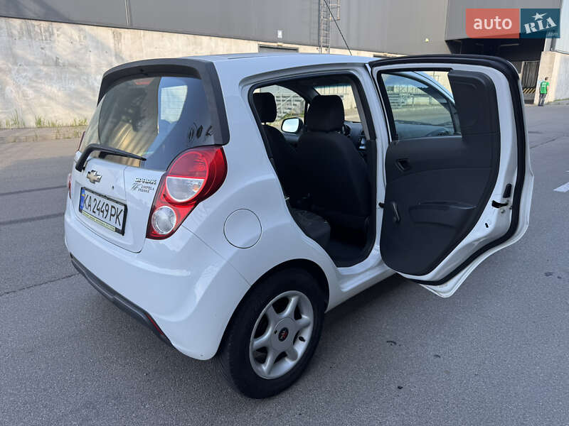 Хэтчбек Chevrolet Spark 2014 в Киеве