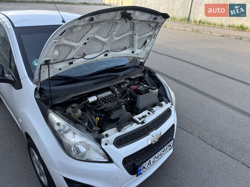 Хэтчбек Chevrolet Spark 2014 в Киеве