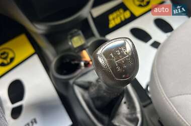 Хэтчбек Chevrolet Spark 2011 в 